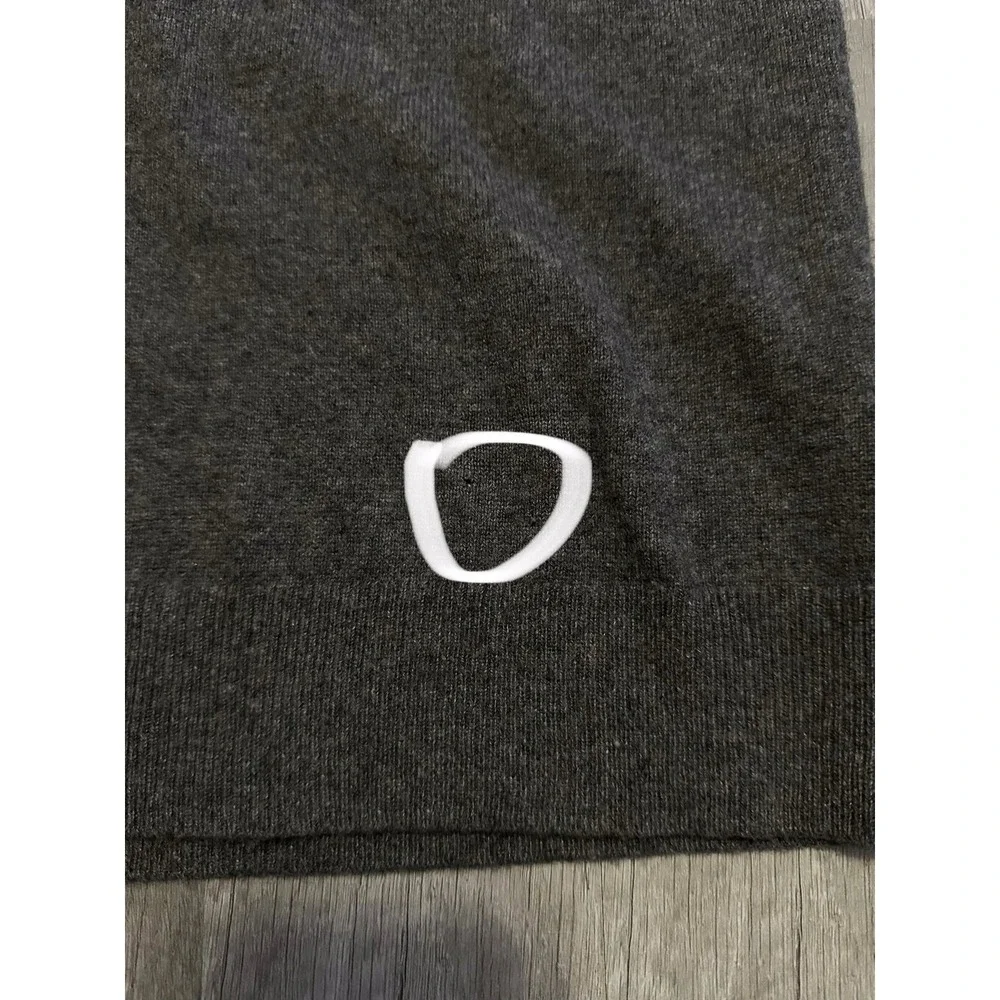 Everlane has holes