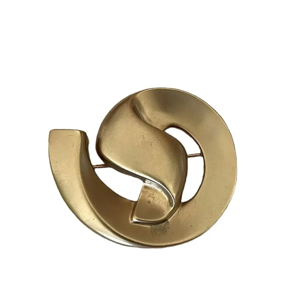 Vintage Avon Dimensional Large Matte Gold Tone Round Pin Brooch 2.25