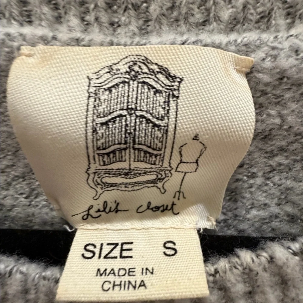 Small Anthropologie Lillie’s closet starland gray metallic long star sweater