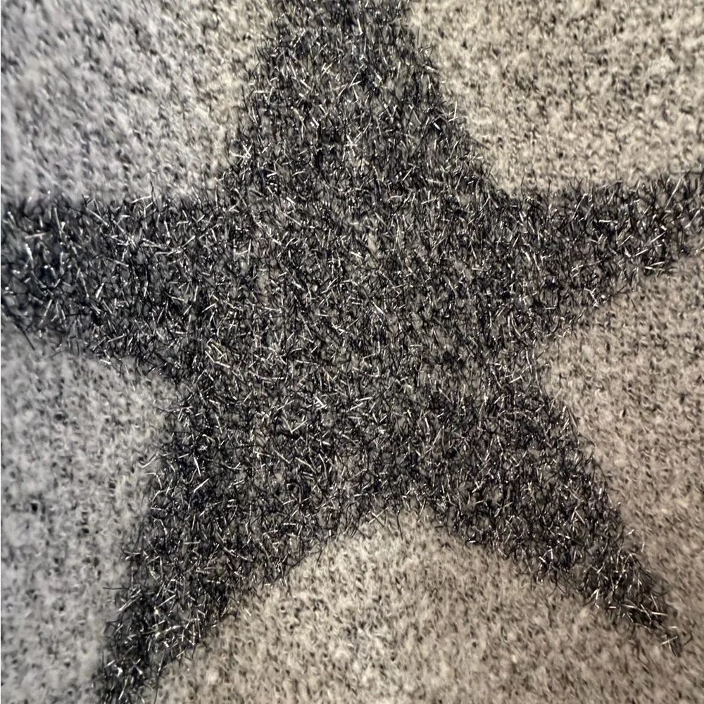 Small Anthropologie Lillie’s closet starland gray metallic long star sweater