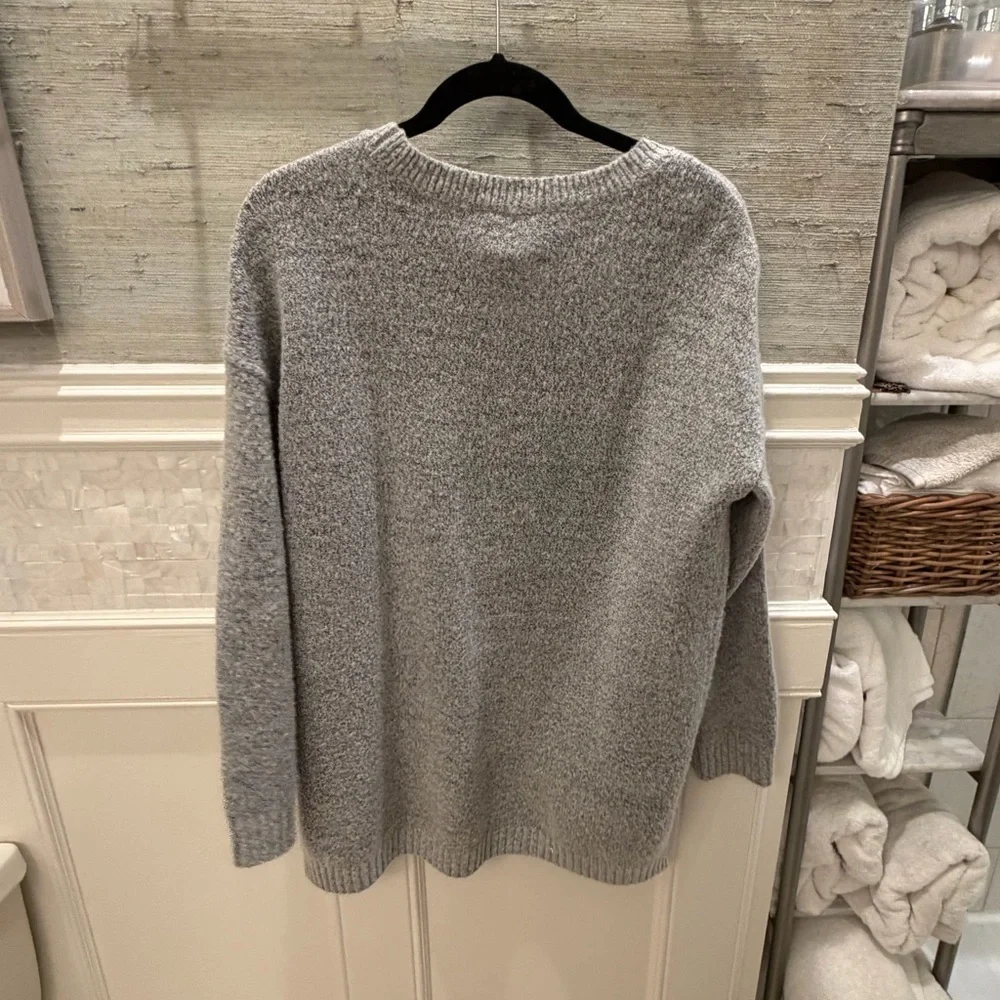 Small Anthropologie Lillie’s closet starland gray metallic long star sweater