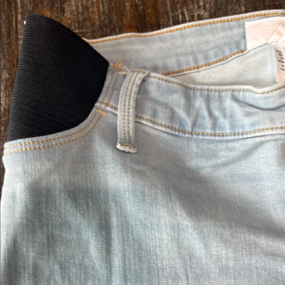 Light Wash Women’s Maternity Jeans with Stretch Panels - Light Blue NWT