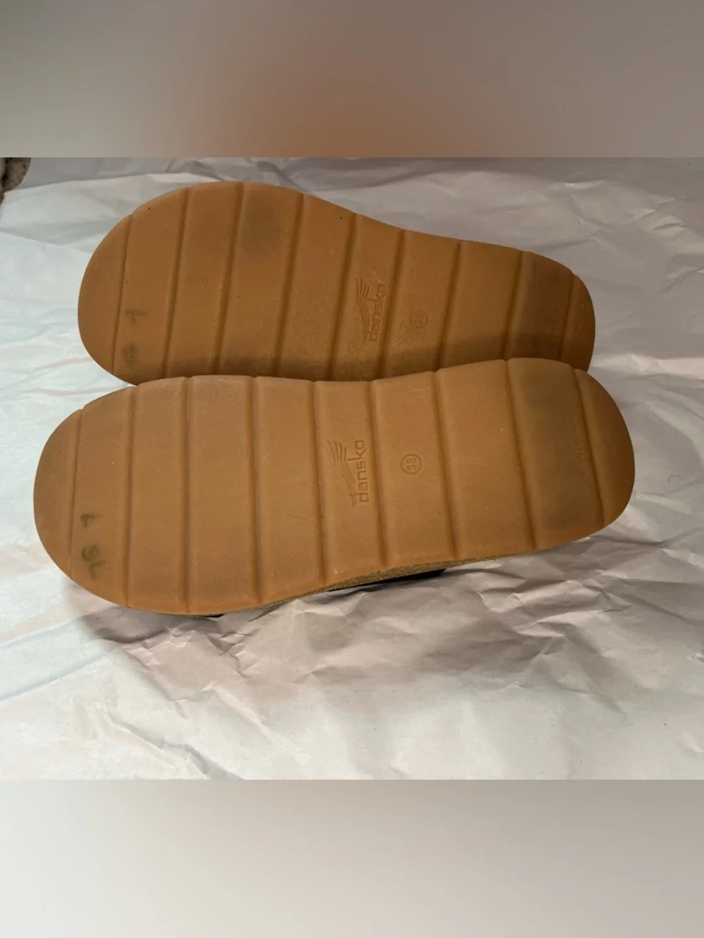 Dansko upper bring heel