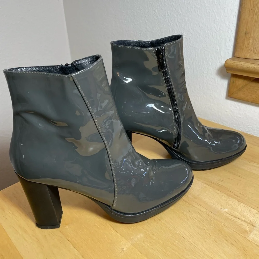 Andre Assous Made in Italy Patent Leather Booties Size 8