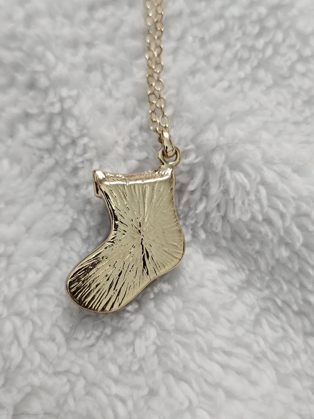 Studio 1886 by Avon Fireside Treasures Stocking Pendant Necklace NIB Christmas
