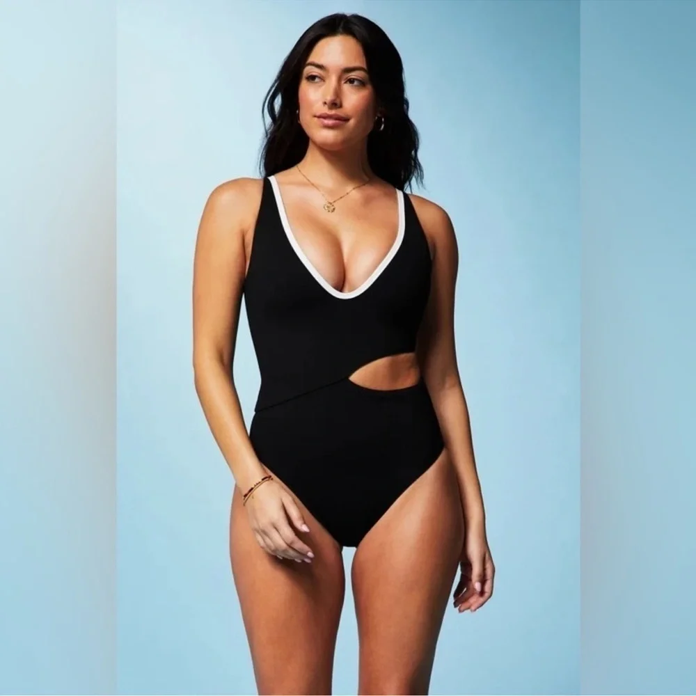Fabletics seaside cutout
