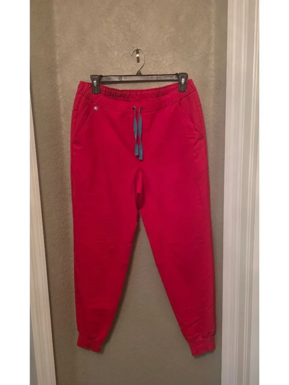 Figs Technical Collection Men's Tansen Red Jogger Scrub Pants - Large EUC