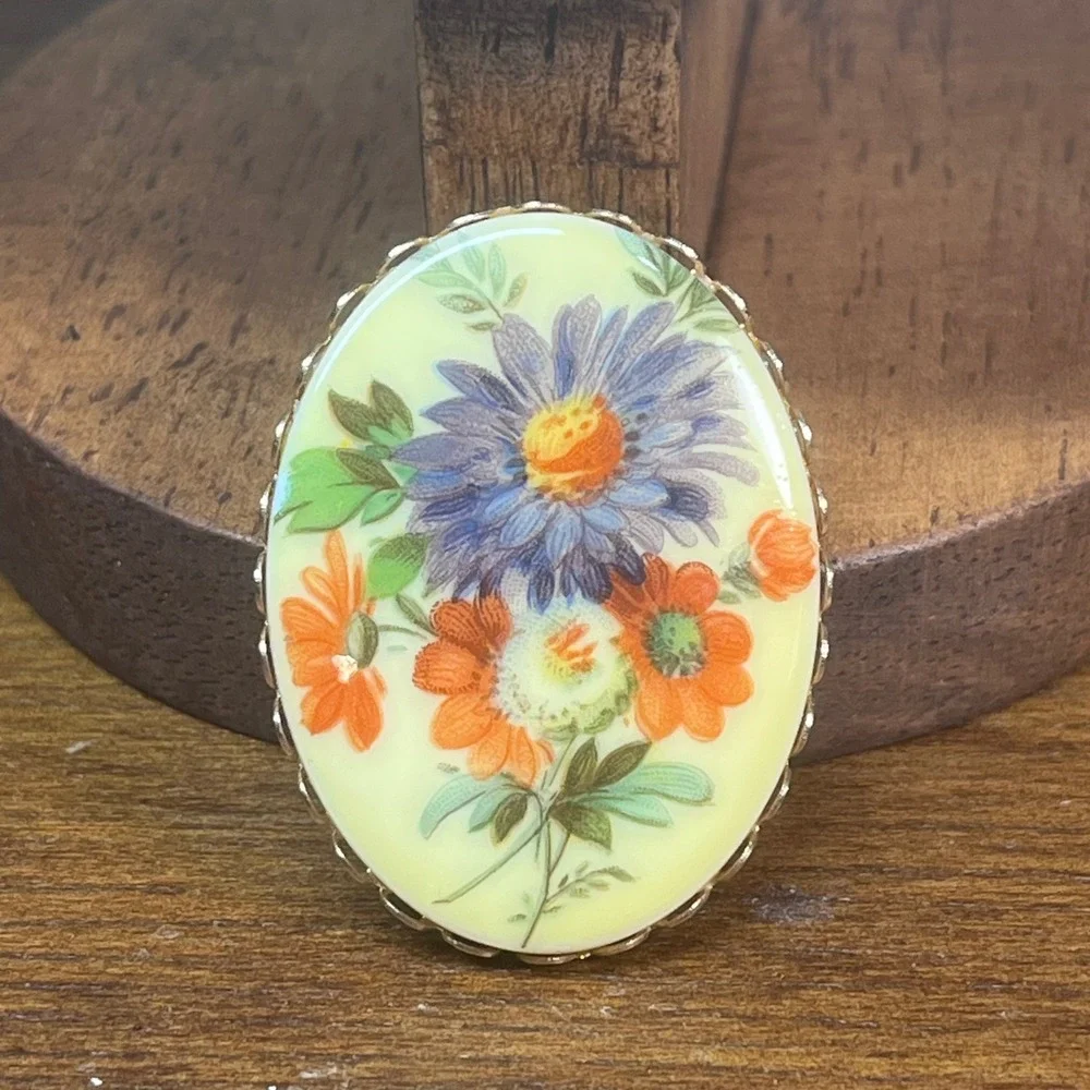 Vtg Oval Floral Brooch Gold Tone Scalloped Frame Purple Orange Flowers Pin