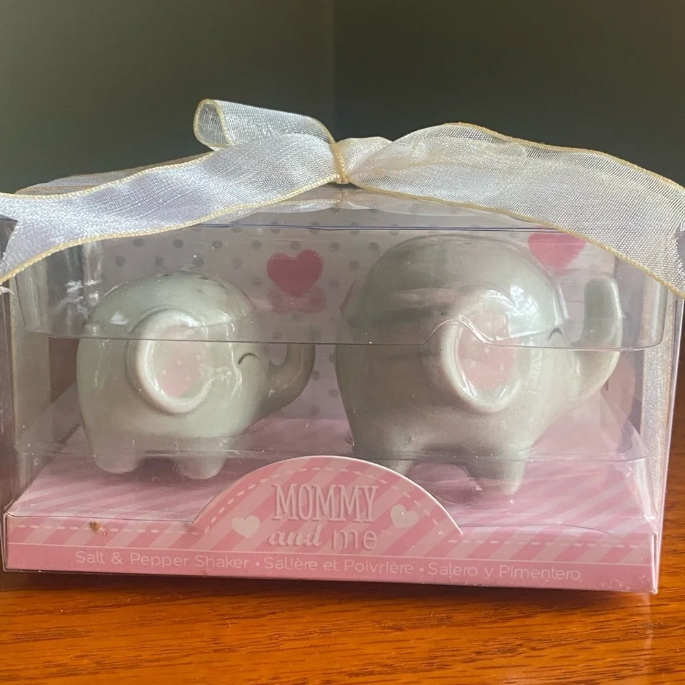 Kate Aspen Mommy and Me Elephant Salt and Pepper Shaker Set - White and Pink NIB