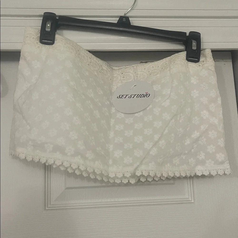 ST. studio White Lace Mini Skirt