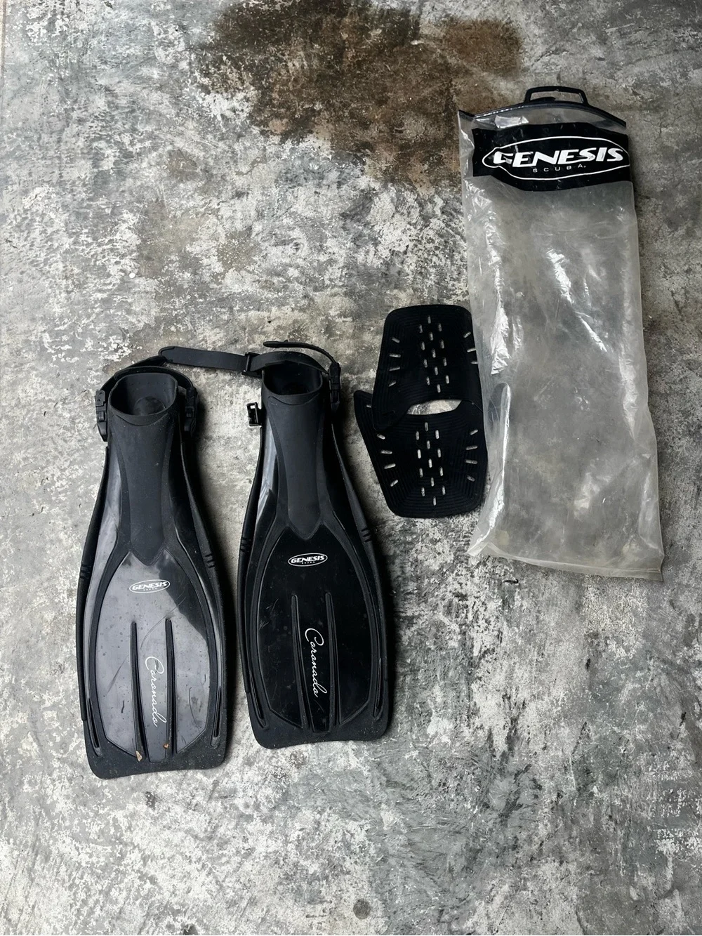 Genesis Women’s Black Swim Fins - Adjustable Open Heel. Size small. Barely used!