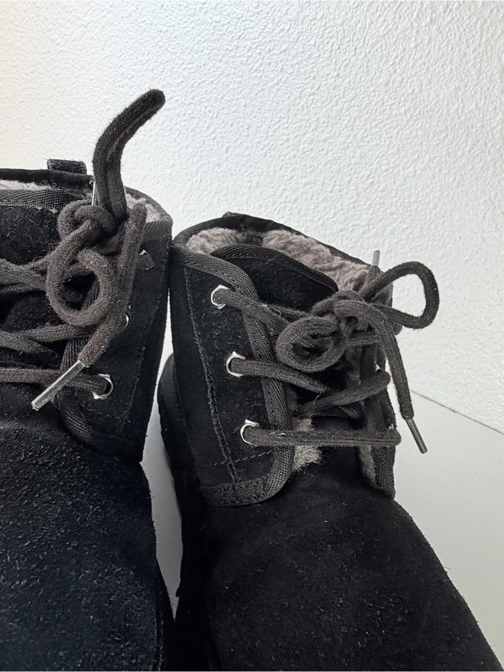 UGG Neumel Black Suede Shearling Chukka Boots Mens 10