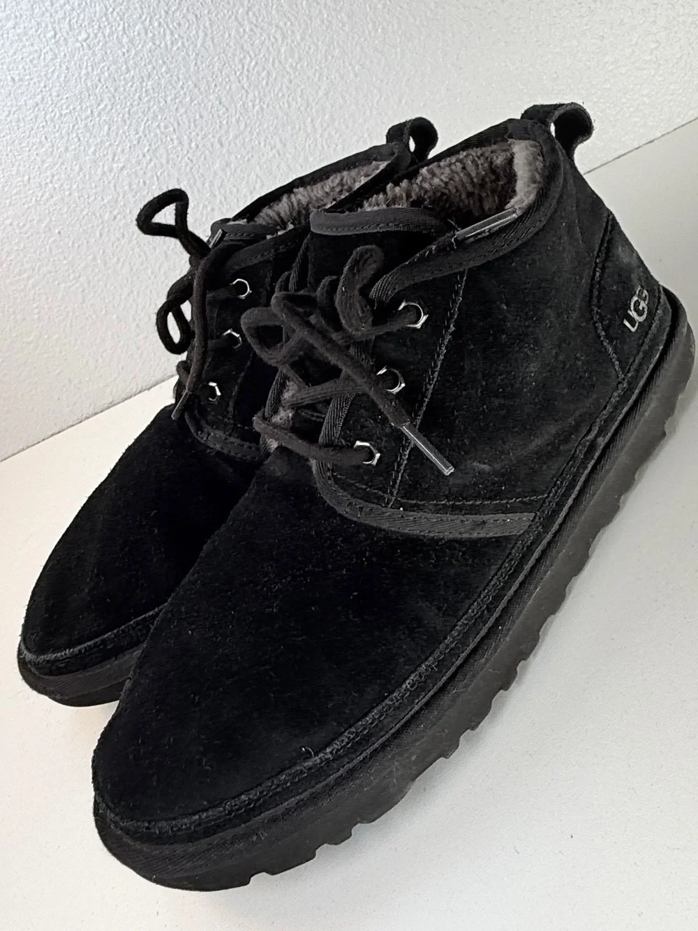 UGG Neumel Black Suede Shearling Chukka Boots Mens 10