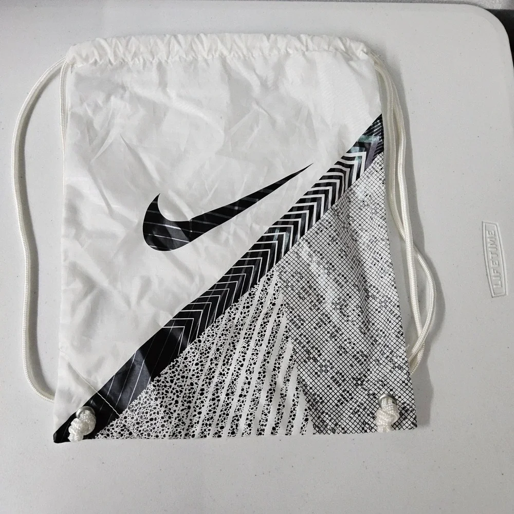 Nike Drawstring Bag Gym Sack‎ Sport Backpack Lightweight Black White