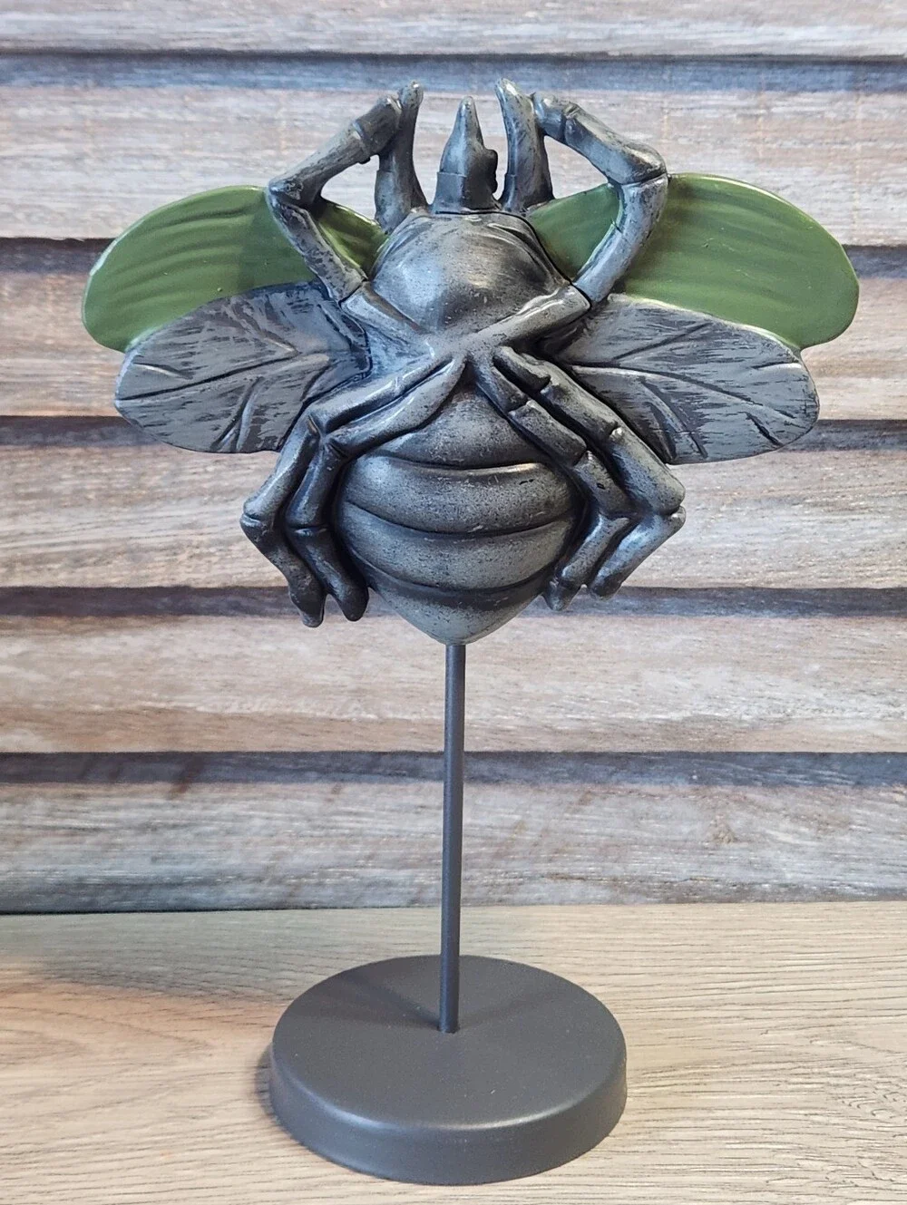 Target bee insect