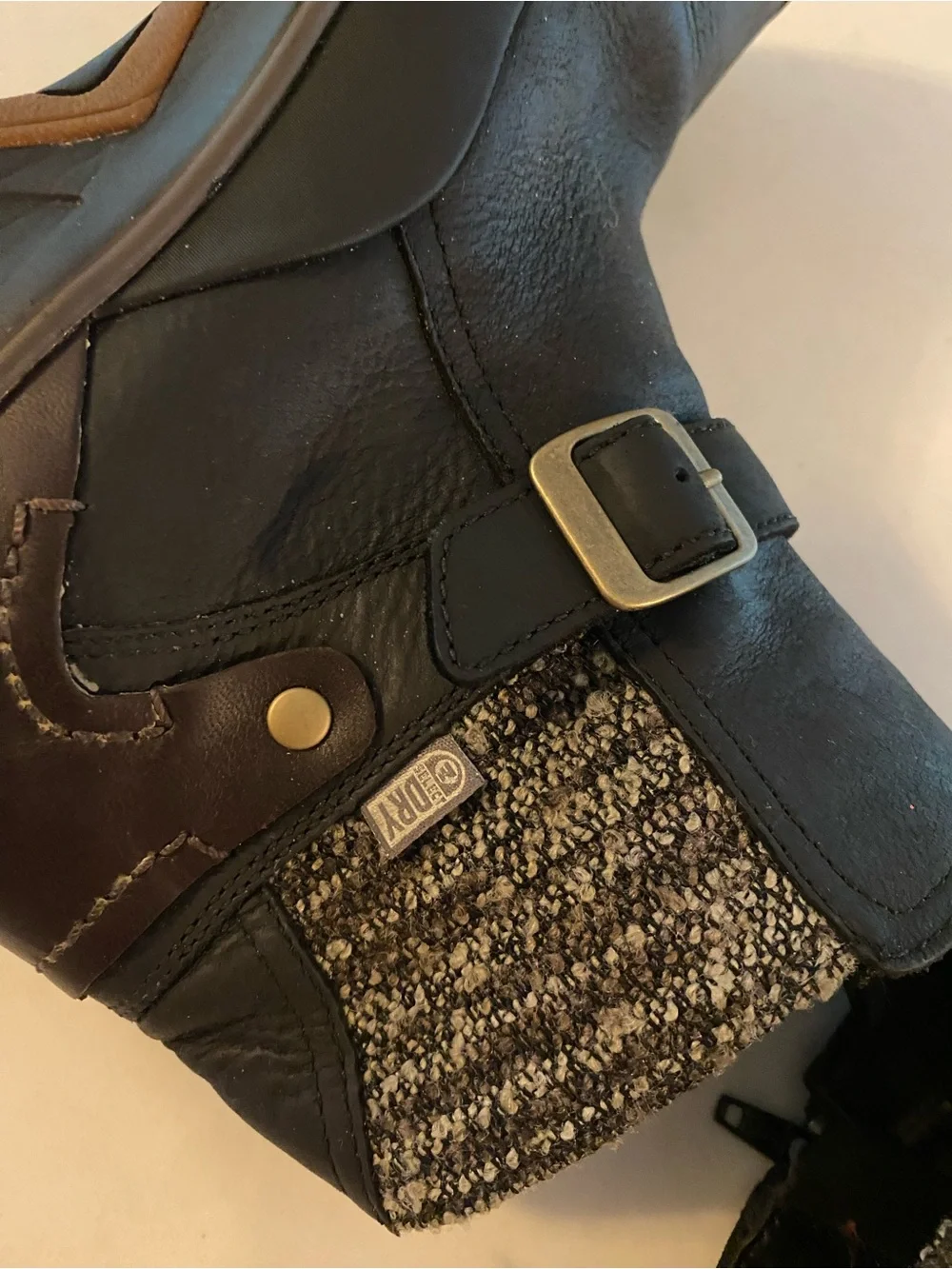 Merrell Eventyr W7 Black & Brown Leather Moto Zip Buckle Ankle Boots Knit Detail
