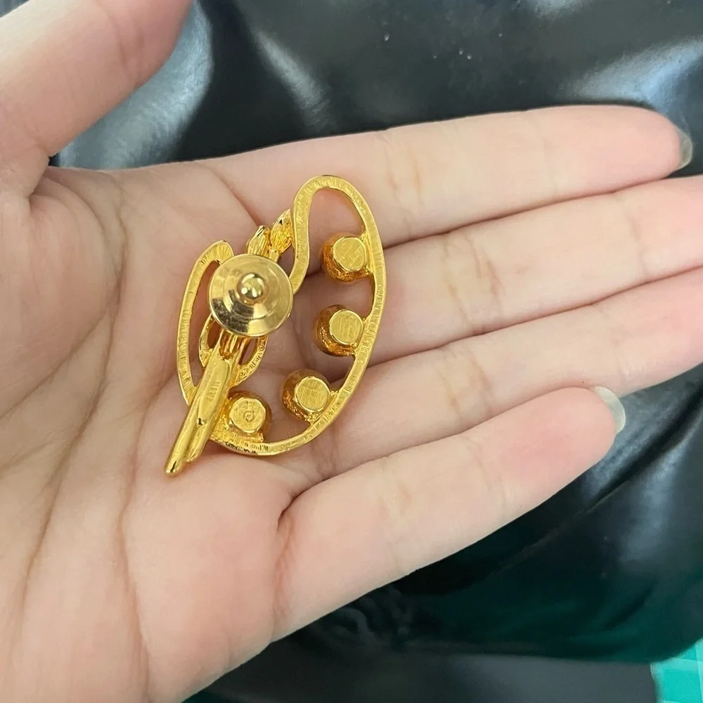 Avon this pin
