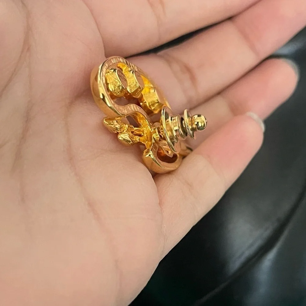 Avon this pin