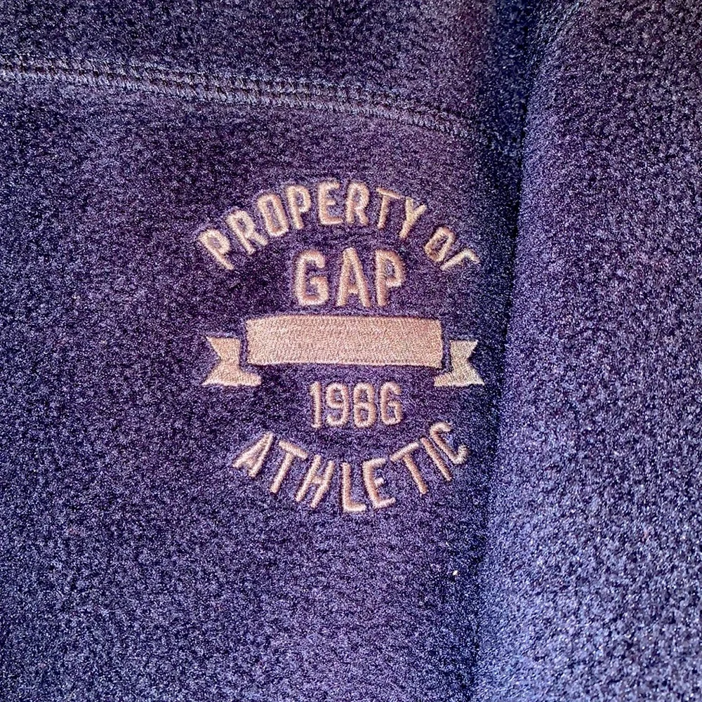Gap kids size 8 boy’s pullover 1/4 zip fleece shirt top navy blue 2 pockets EUC