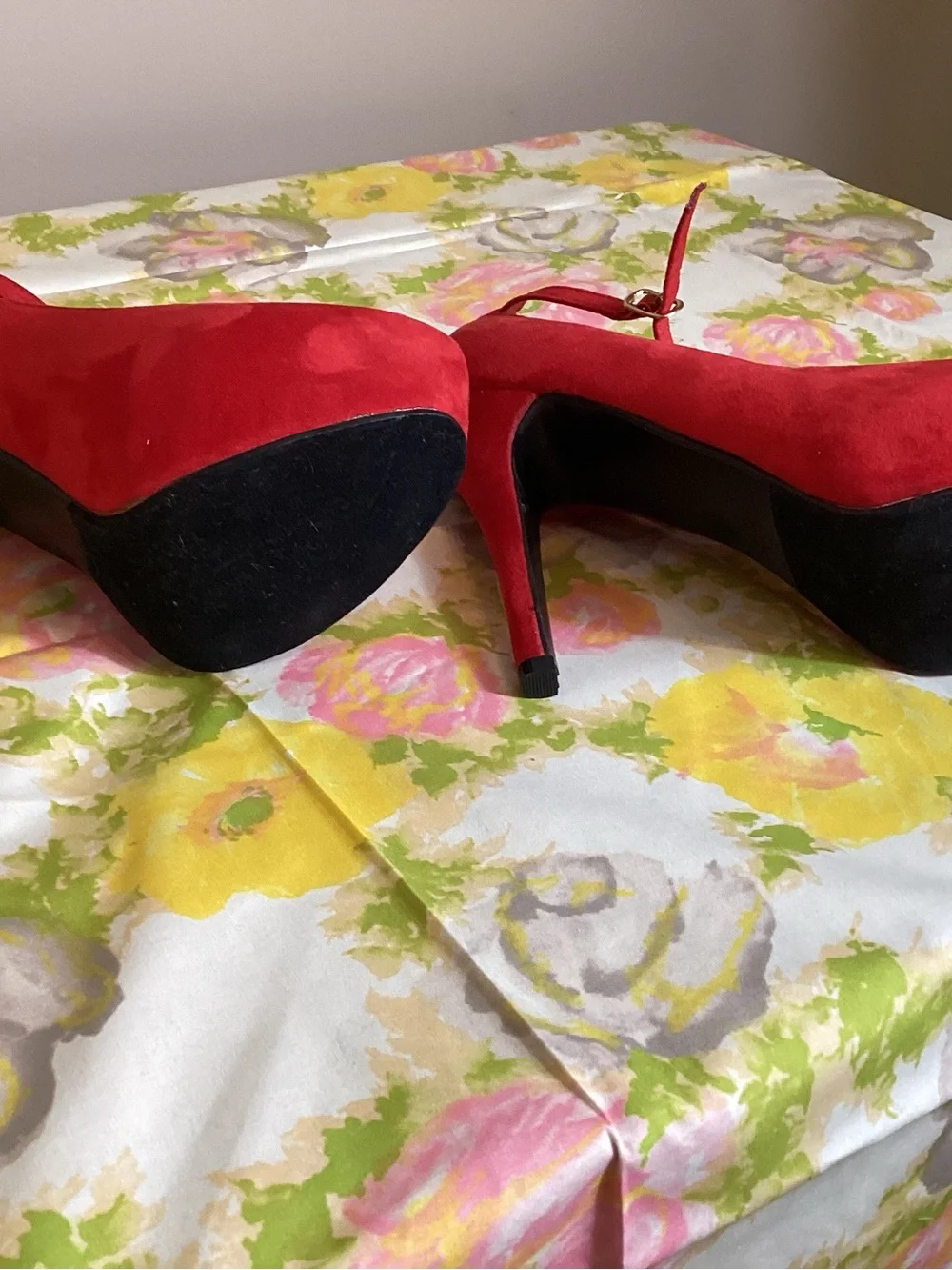 👠 Red Circle Red Faux Suede Platform Pumps with Ankle Strap | Size 8.5