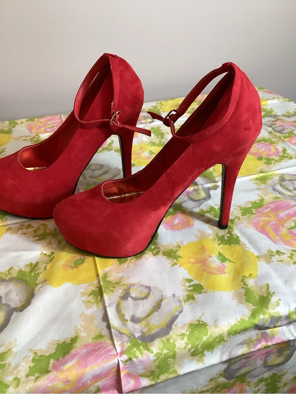 👠 Red Circle Red Faux Suede Platform Pumps with Ankle Strap | Size 8.5