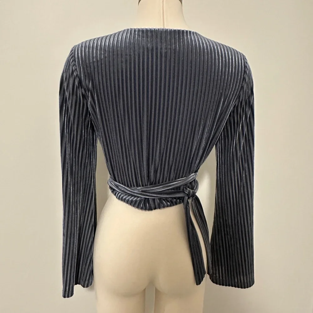 J.O.A. Velvet Ribbed Wrap Crop Top Womens S Gray Bell‎ Sleeve Y2K Going Out