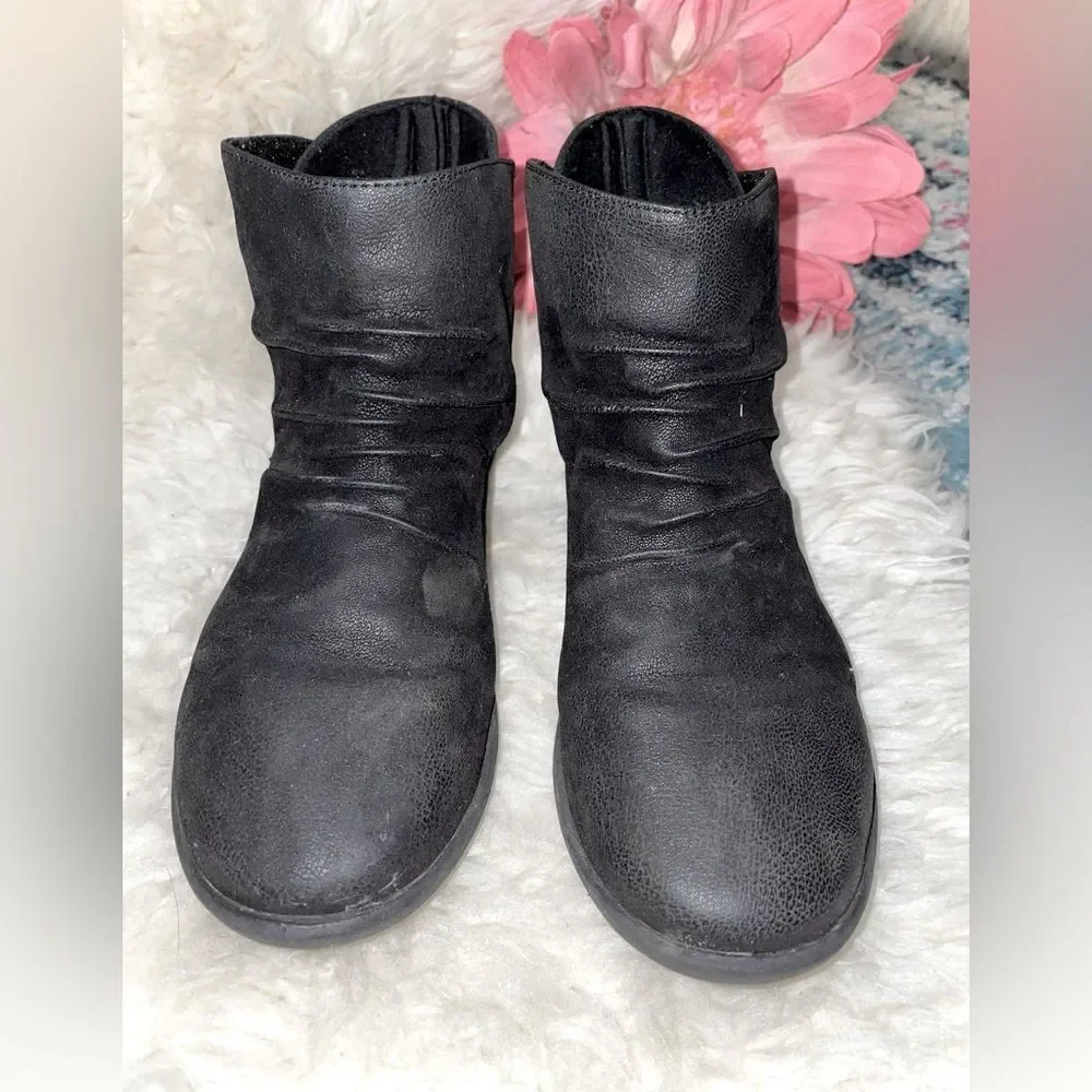 Clarks Cloudsteppers Sillian Sway Black Nubuck Suede Bootie 7.5