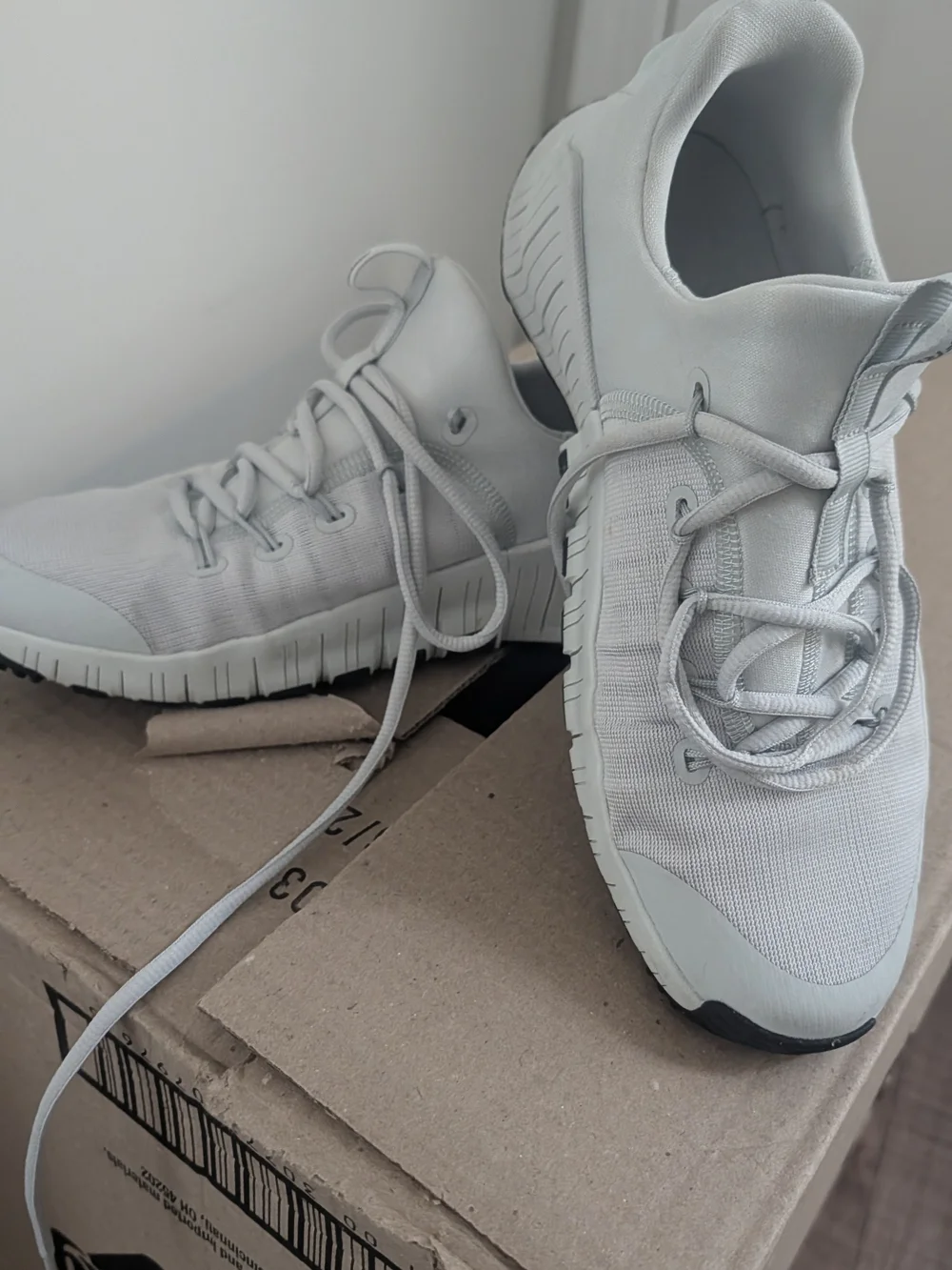 Nike Women's Light Gray Athletic Sneakers
