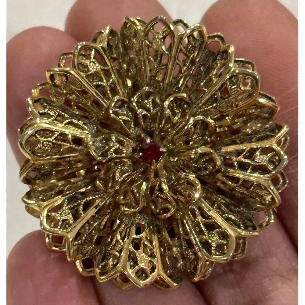VTG Brooch Pin 1.4 Inch Gold Tone Filigree Metal Flower Geometric Red Rhinestone