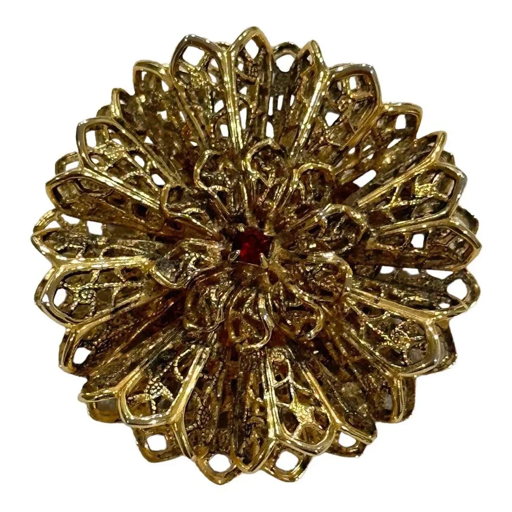 VTG Brooch Pin 1.4 Inch Gold Tone Filigree Metal Flower Geometric Red Rhinestone