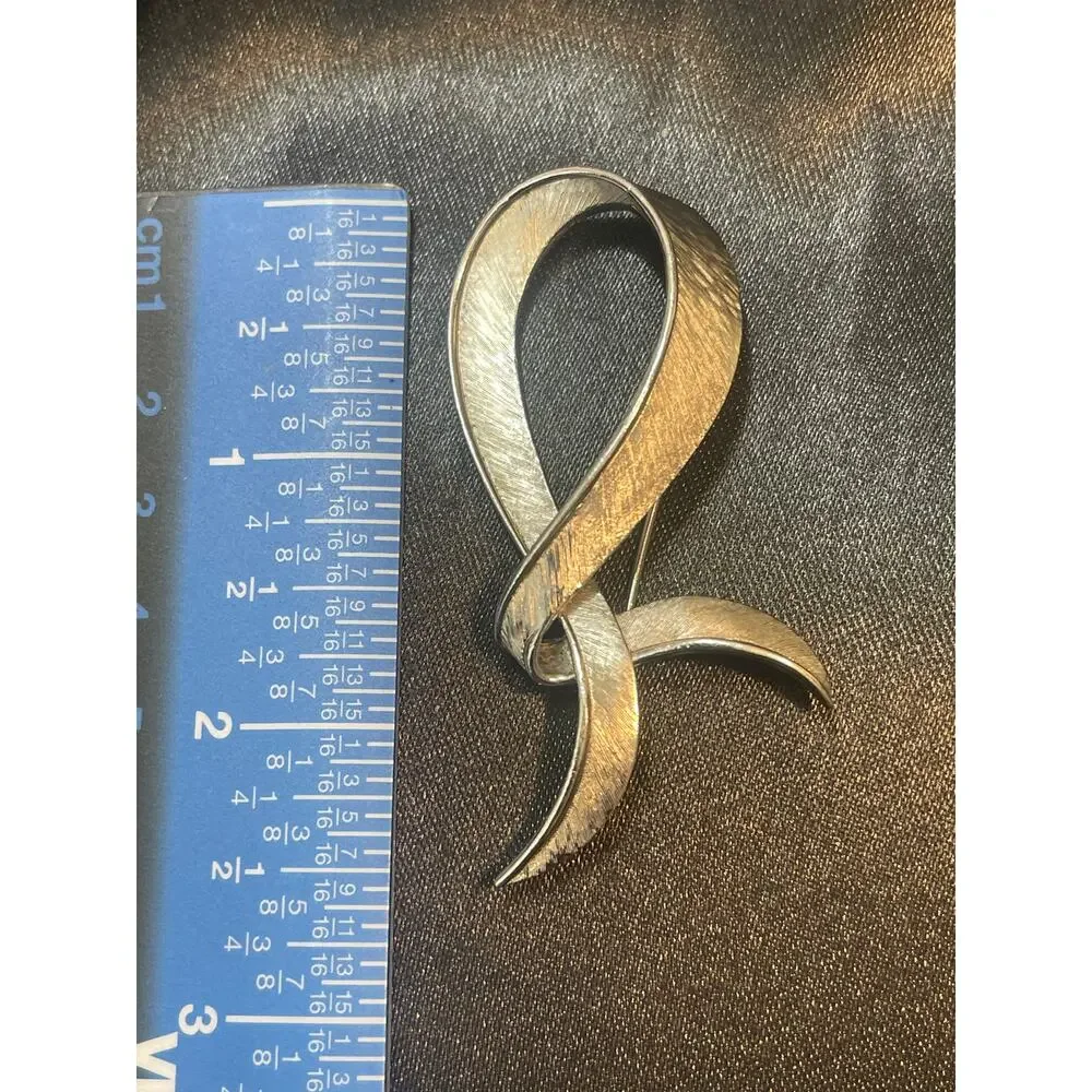 Crown Trifari metal inspection
