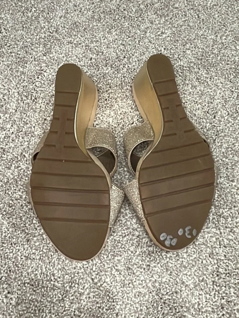 Bandolino “gamma” wedge