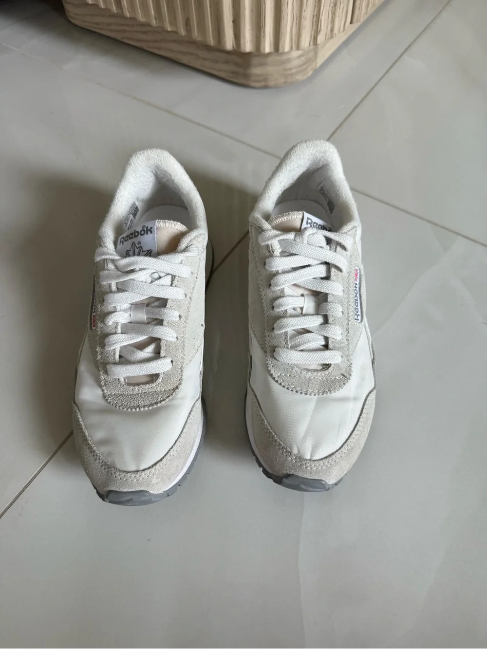 Reebok White and Light Gray Low-Top Sneakers size 6