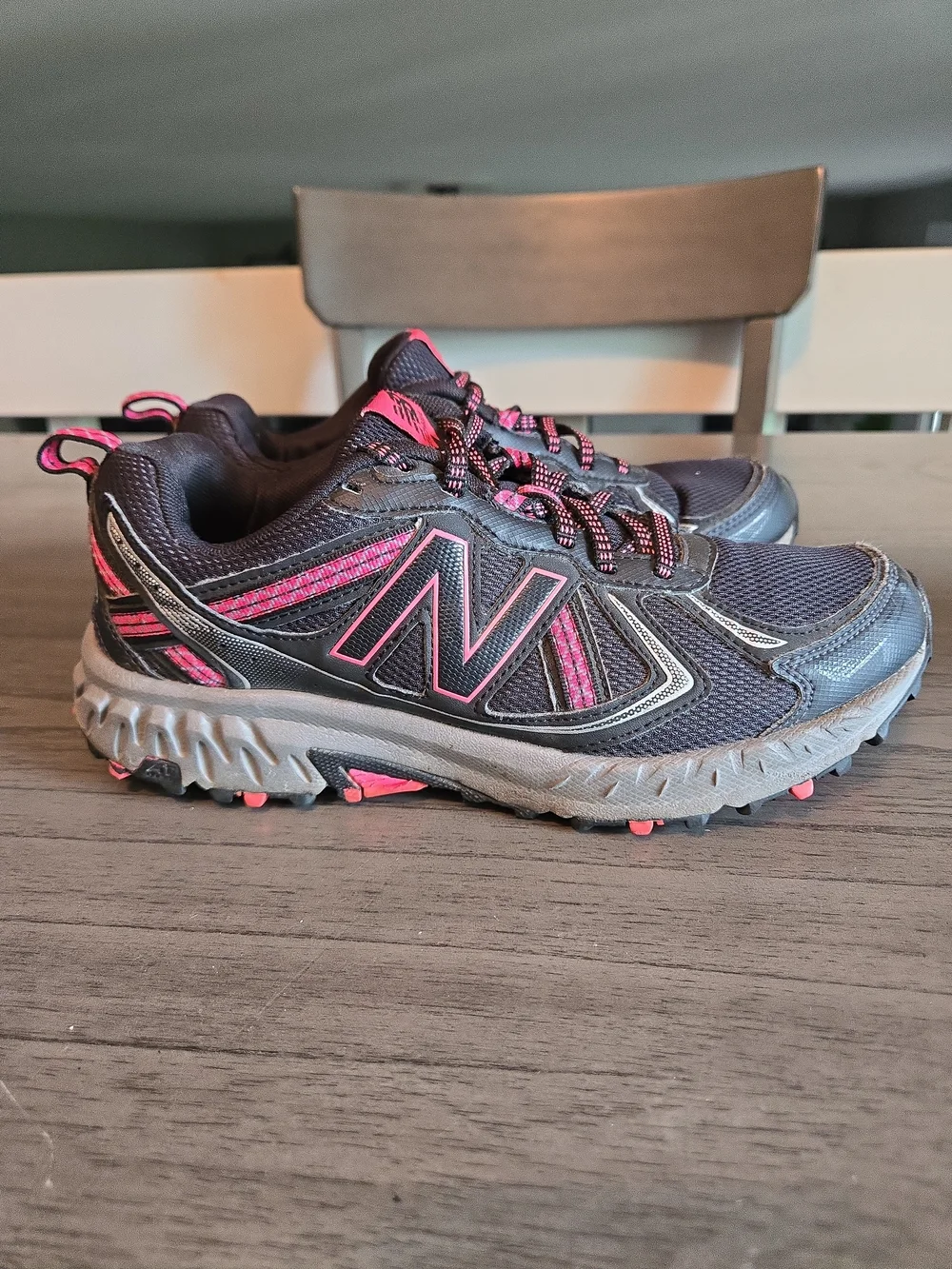 New Balance 410v5 Womens Trail Running Shoes Black Pink 8.5