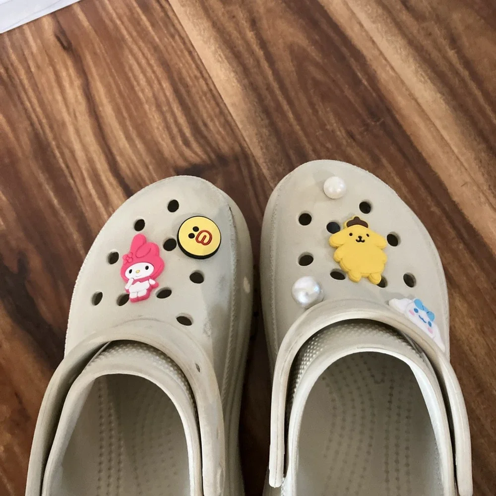 CROCS shown charms