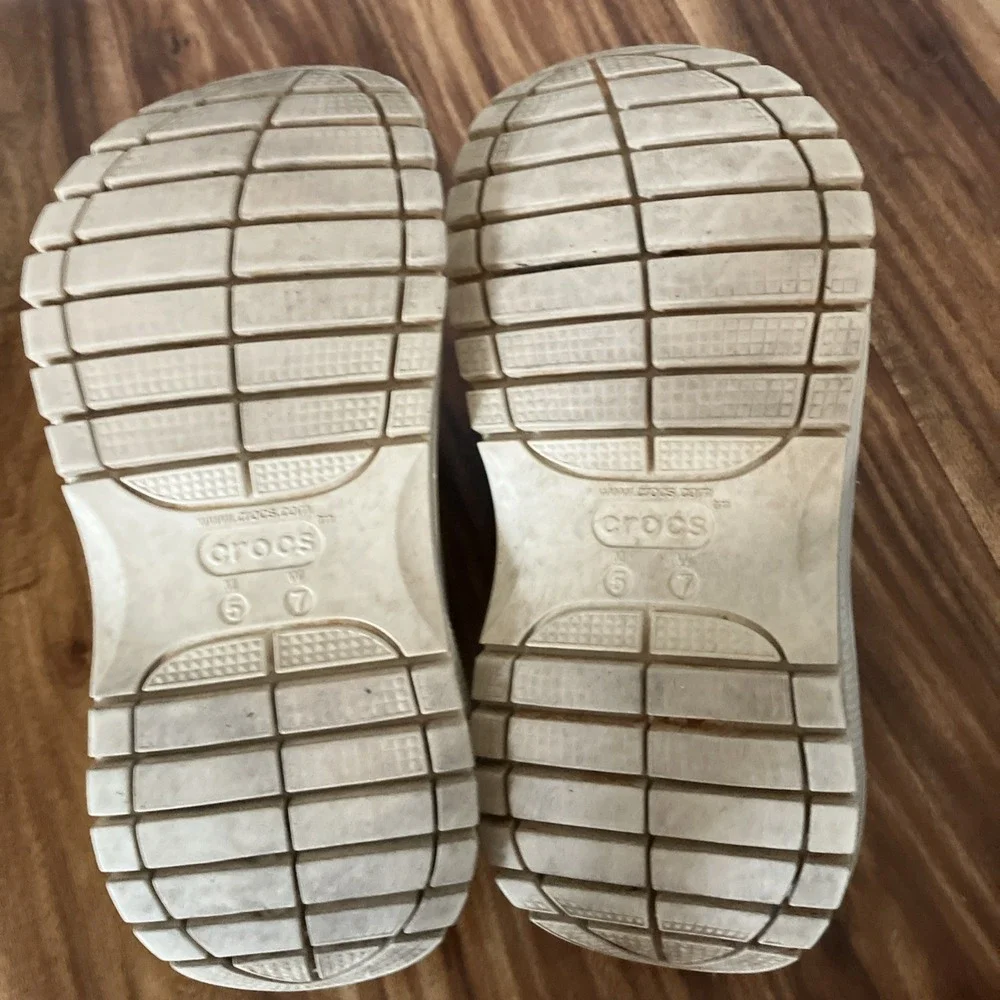 CROCS as platform charms
