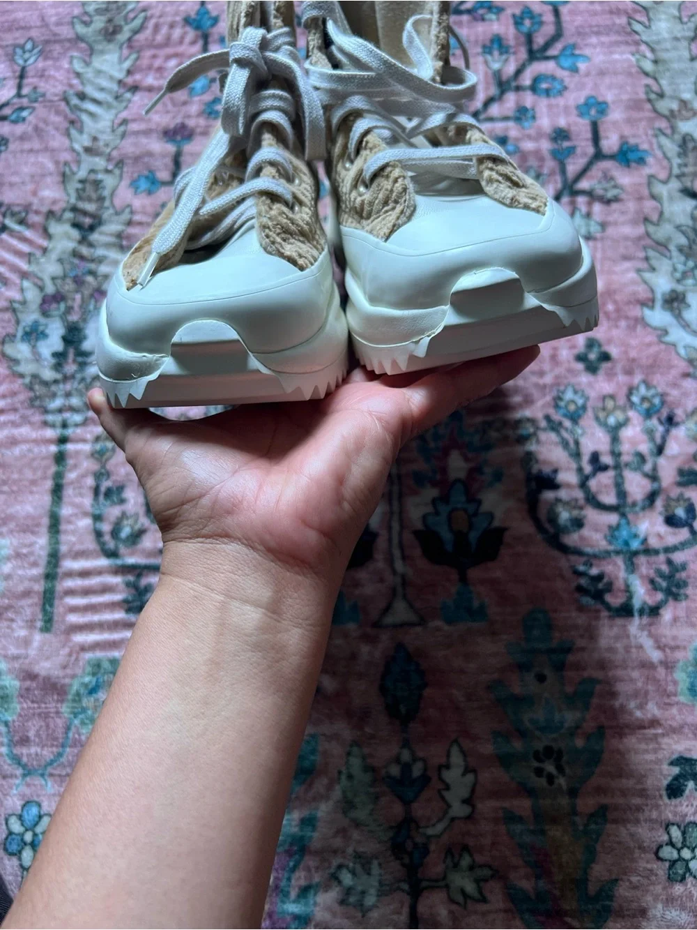 Converse stain size
