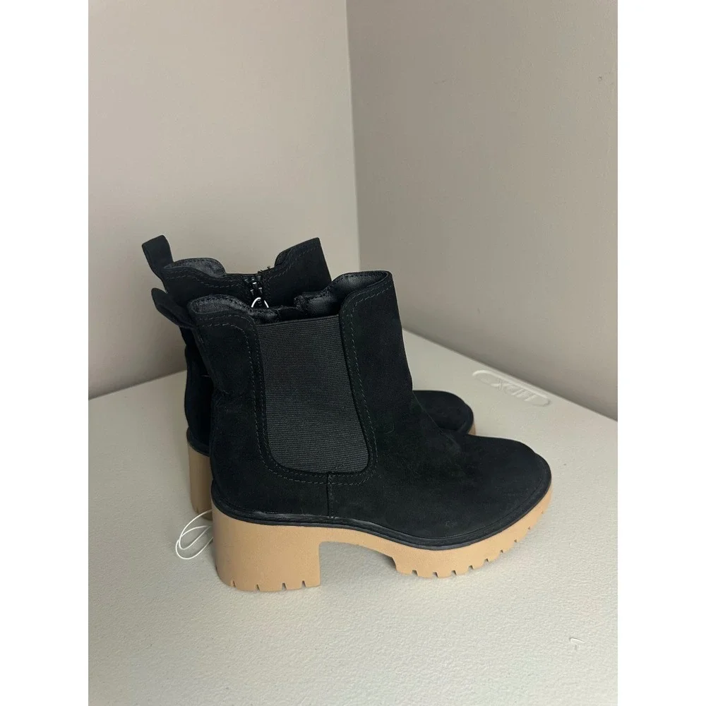 Universal Thread Womens Black Faux Suede Lug Sole Chelsea Ankle Boots Size 6.5