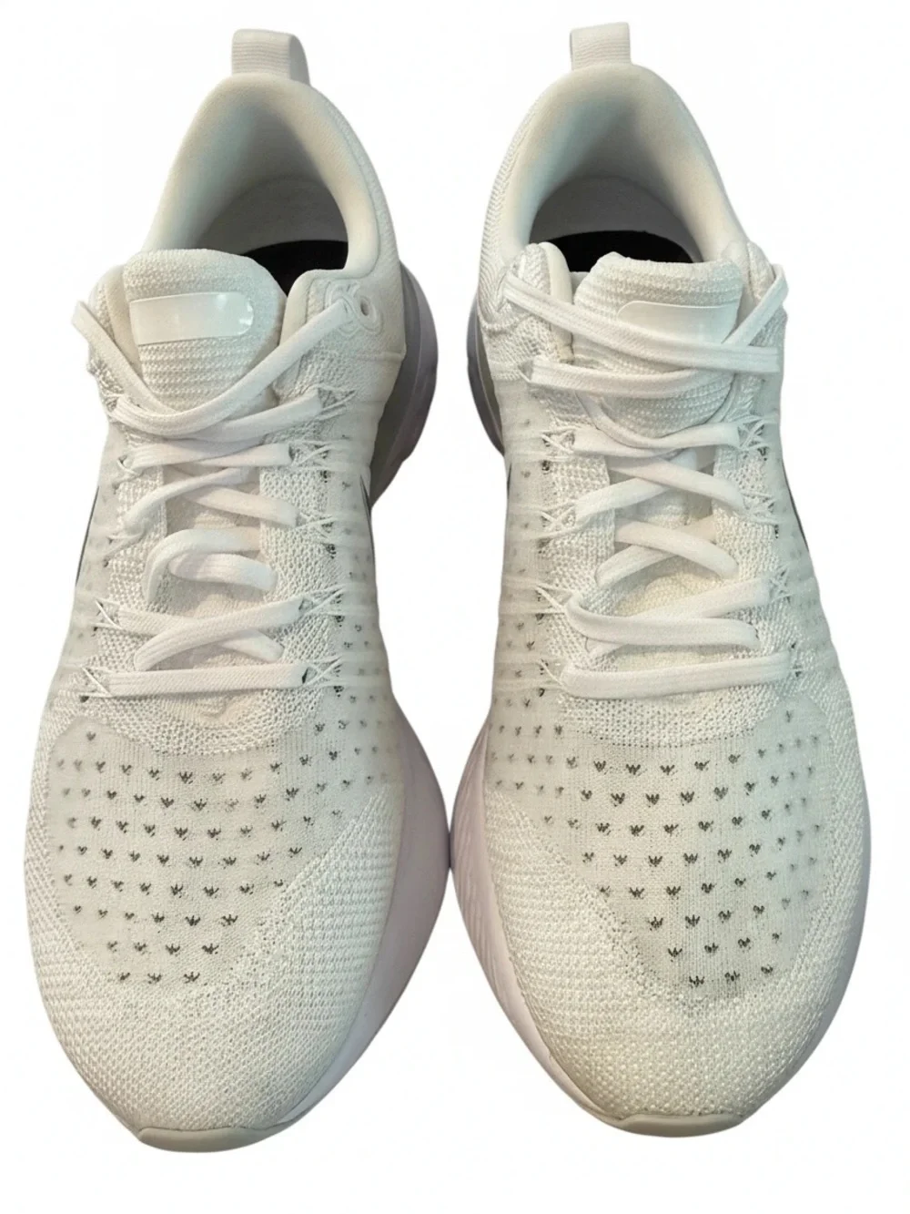Nike Women’s React Infinity Run Flyknit 2 Sneakers in White/Silver. Size 9.5