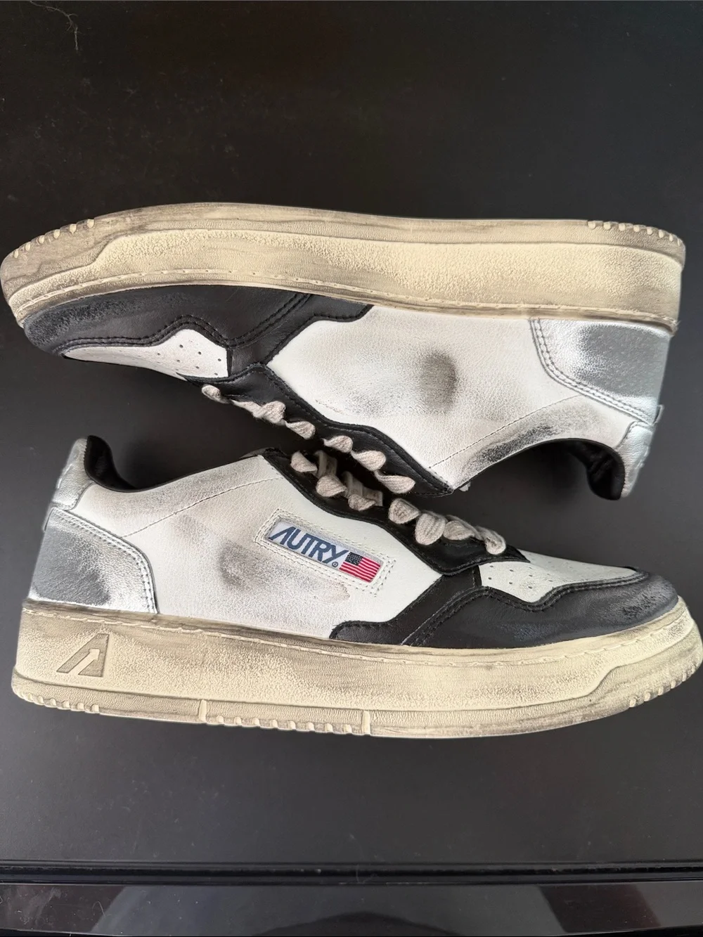 NWT MEDALIST LOW SUPER VINTAGE SNEAKERS LOW IN WHITE BLACK AND SILVER LEATHER