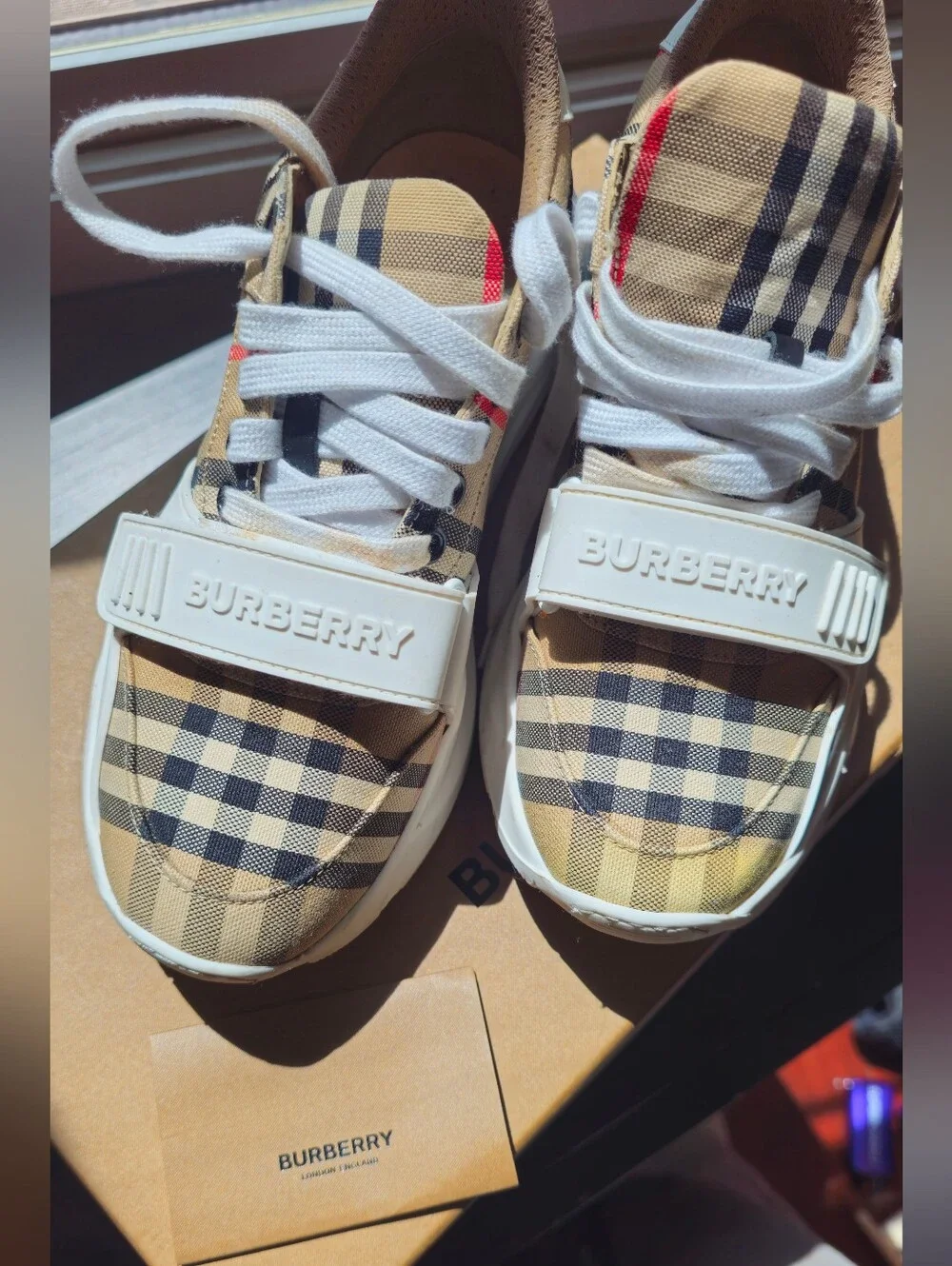 Burberry Signature Sneakers 38.5