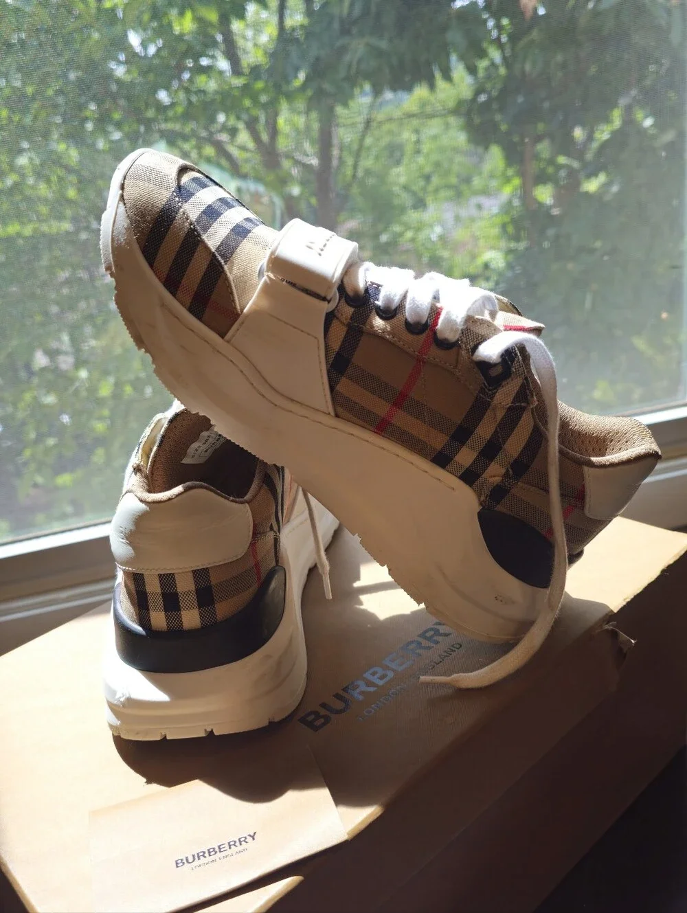 Burberry Signature Sneakers 38.5