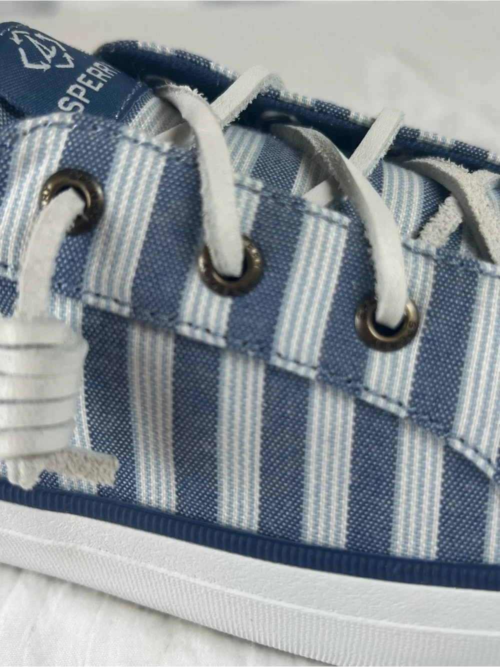 Sperry low top