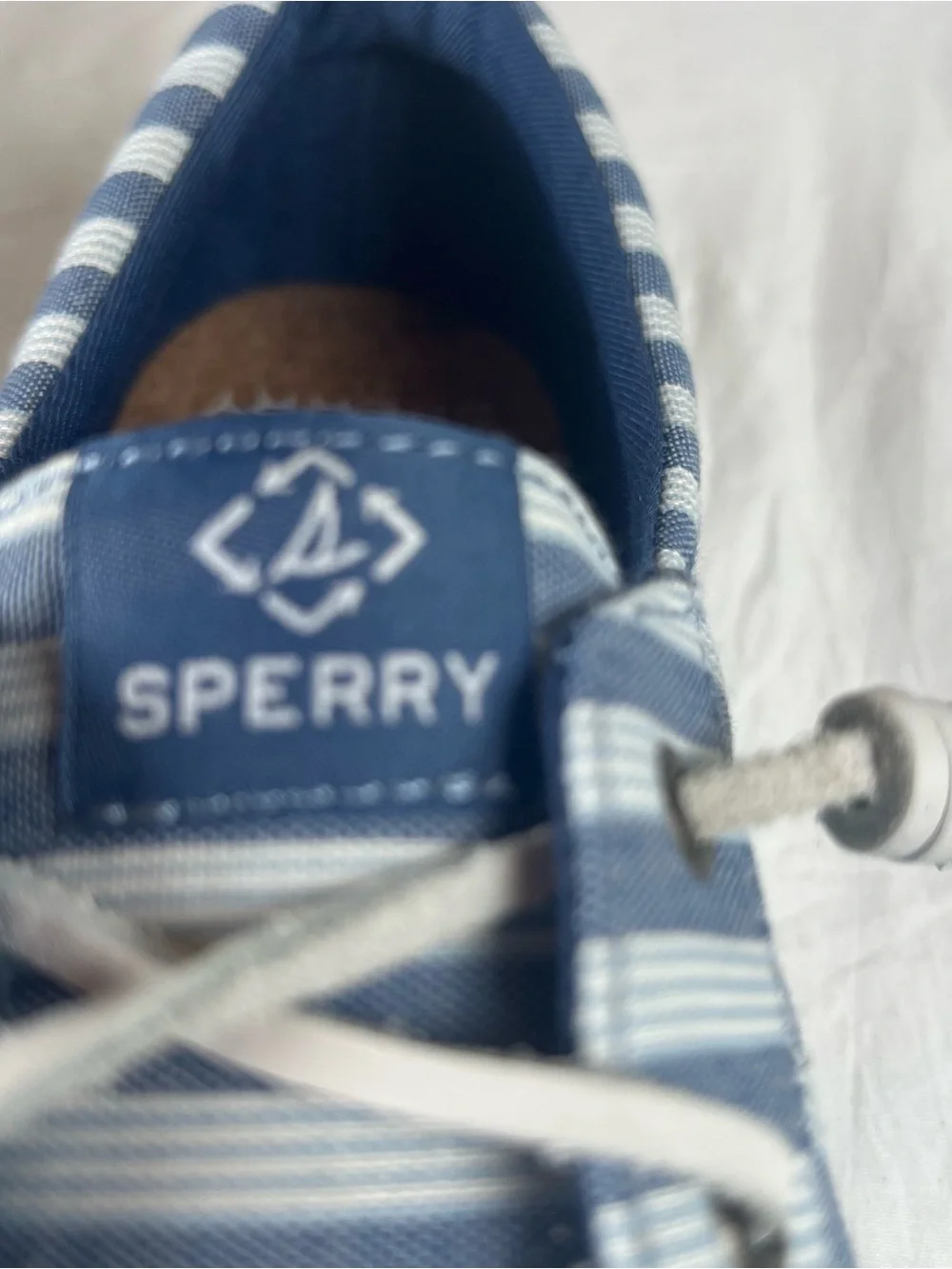Sperry low top