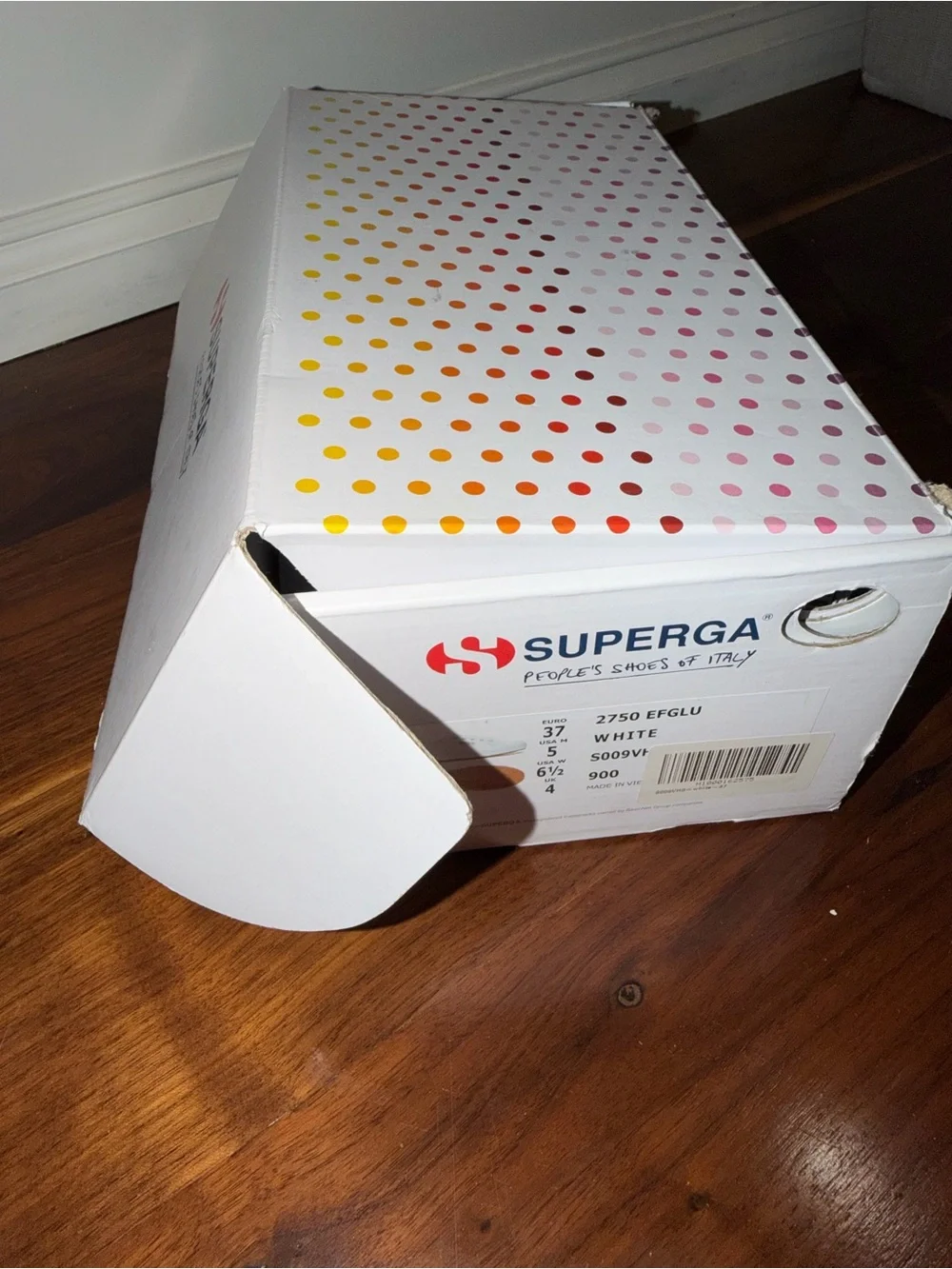 Superga crisp panel
