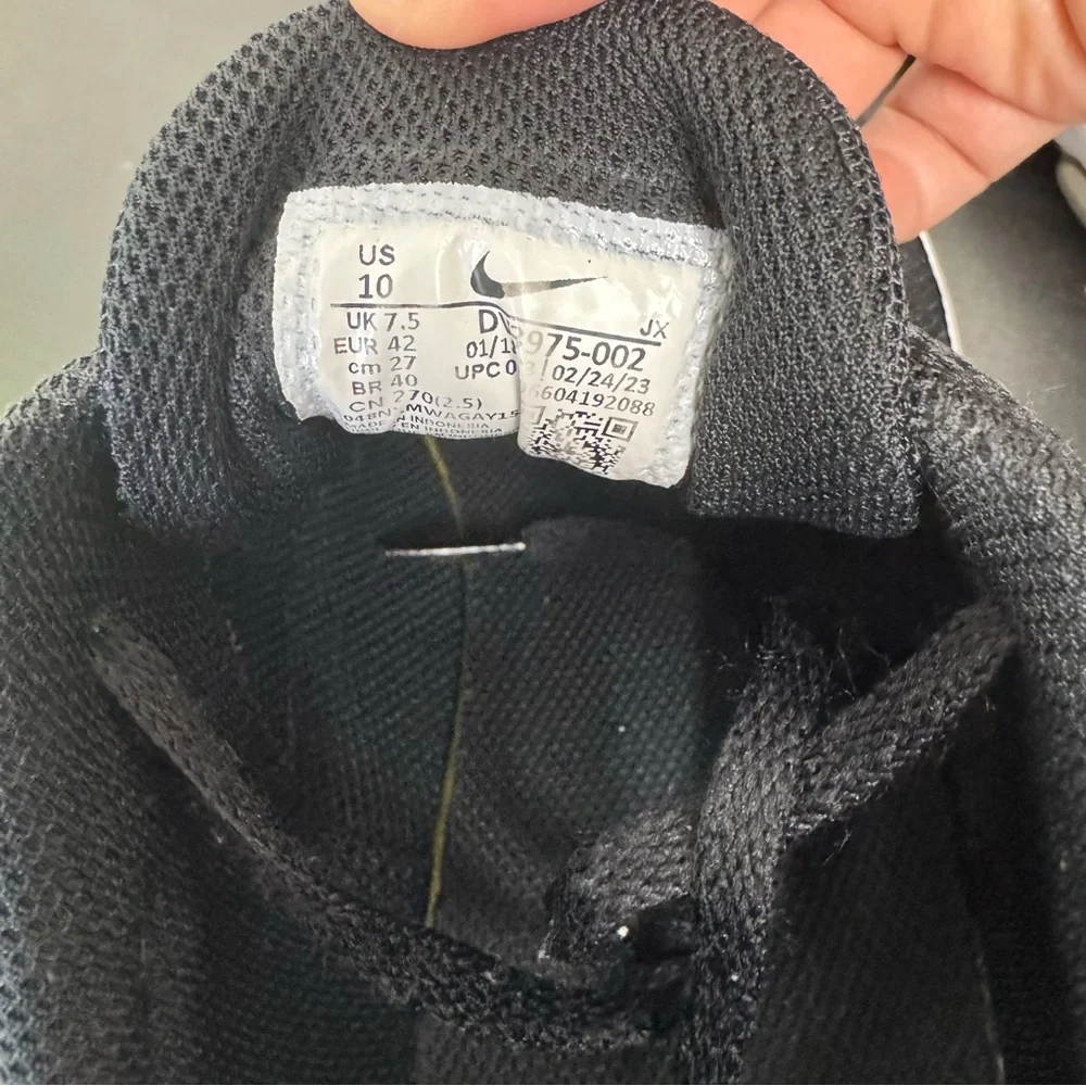 Nike signs wear season