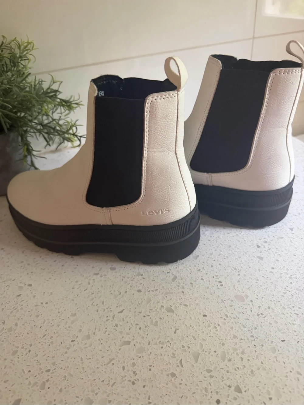 Levis chunky platform