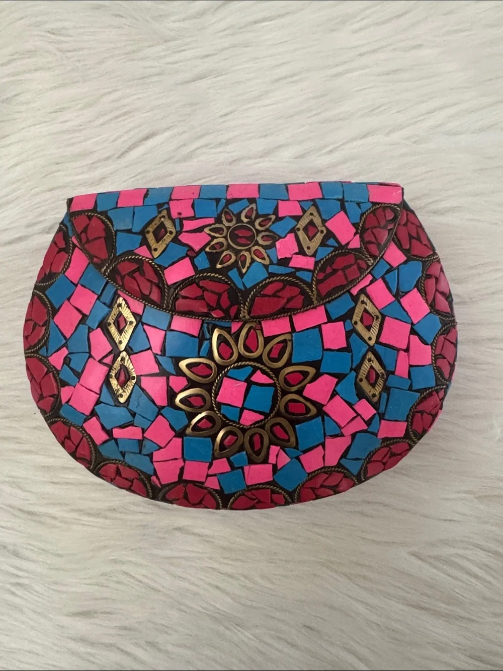 Ramla lightweight catching accented