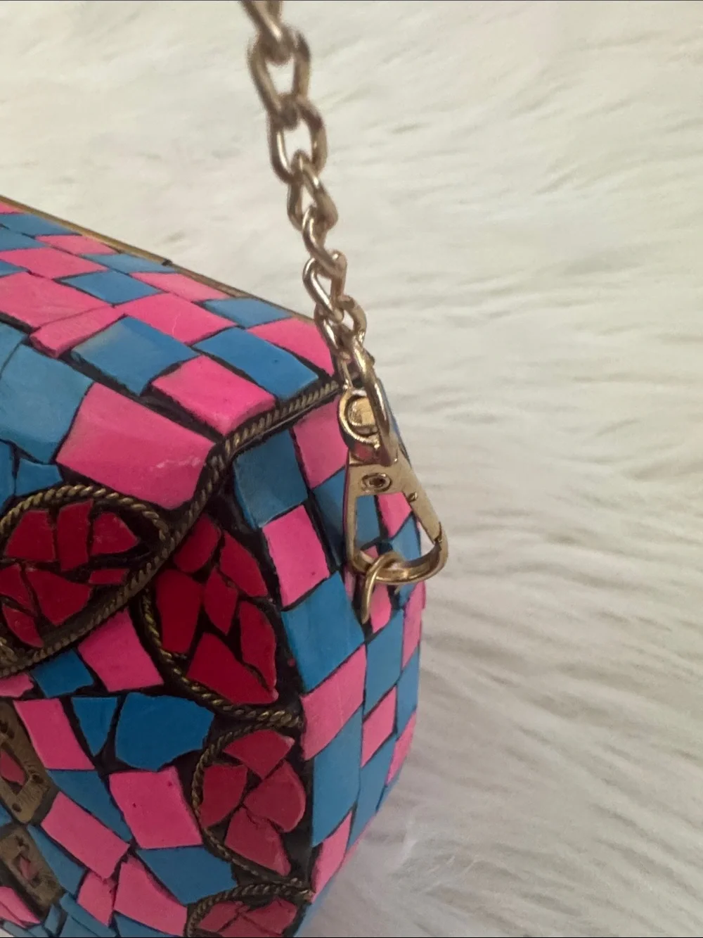 Ramla casual texture clutch
