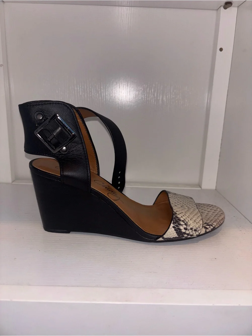 Arturo Chiang chic slingback
